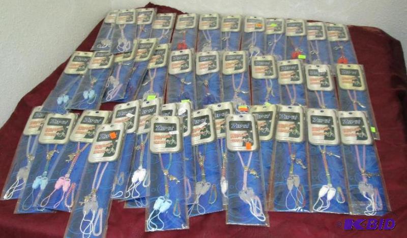 lot 176 image: Qty 40 Dual clip for cellphone and MP3 Hand f...