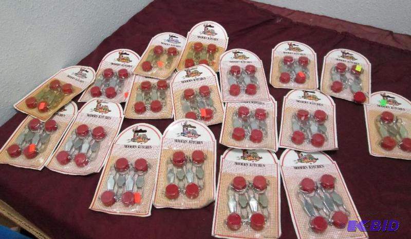 lot 185 image: Qty 18 bottle cap sealer...