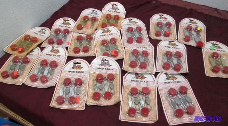 lot 186 image: Qty 18 bottle cap sealer...