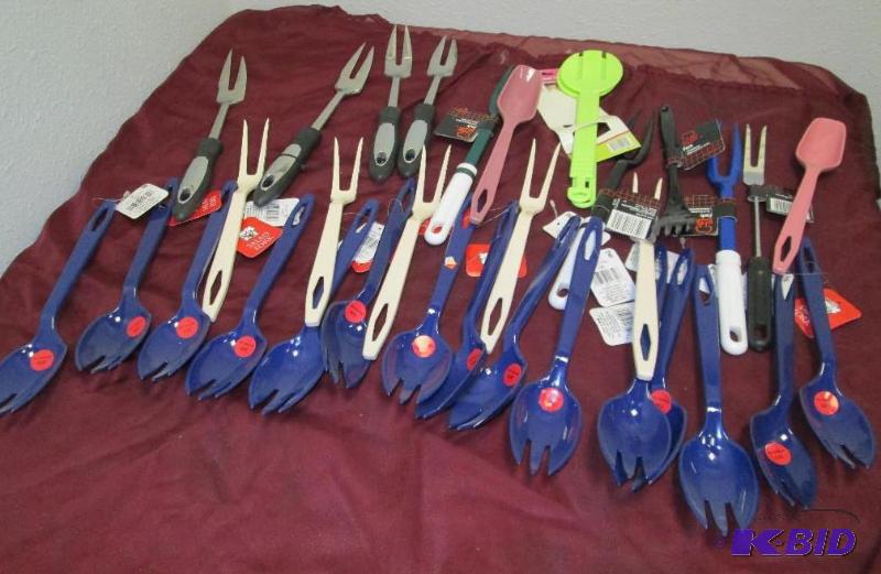 lot 187 image: Qty 32 different kitchen tools like, salad se...