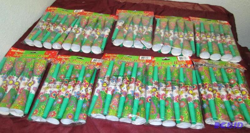 lot 194 image: Qty 10 8-pk paper horns...