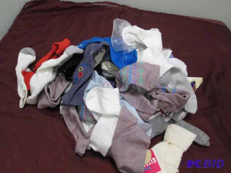 lot 229 image: Qty 36 Assortment of kids socks...