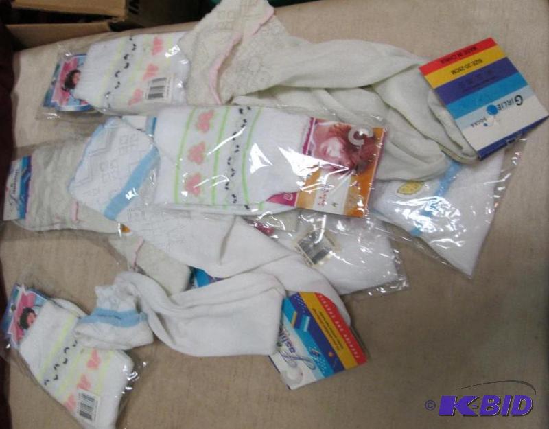 lot 24 image: Qty 11 Hui Di size 18-25CM -Fashion socks siz...