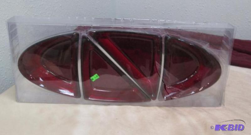 lot 243 image: Fresh Decor- Holiday 4-piece divided server...