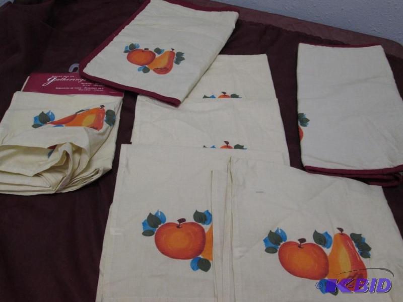 lot 250 image: Qty 8 Heritage Mint gatherings napkins-size 2...