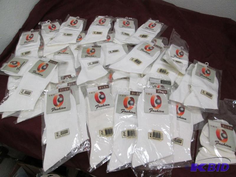 lot 32 image: Qty 40 Kalaier Mens fashion socks-white size...