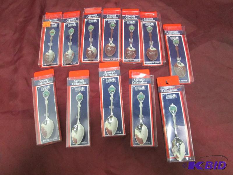 lot 328 image: 12-Minnesota souvenir collectables...