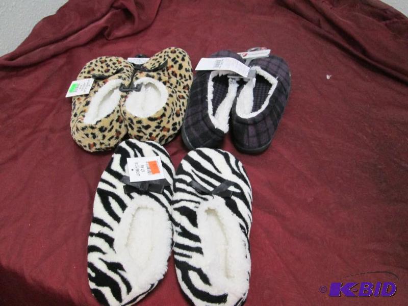 lot 336 image: Qty 3 pairs of slippers 2 pair size 7-8 , 1 p...