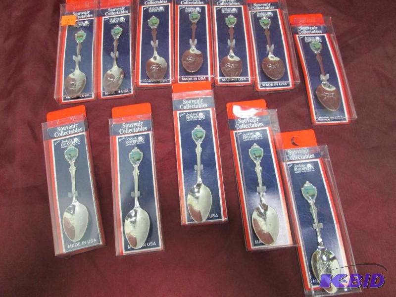 lot 349 image: 12-Minnesota souvenir collectables...