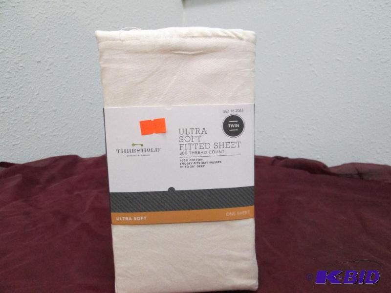 lot 364 image: Threshold-Ultra Soft Fitted sheet 300 thread ...