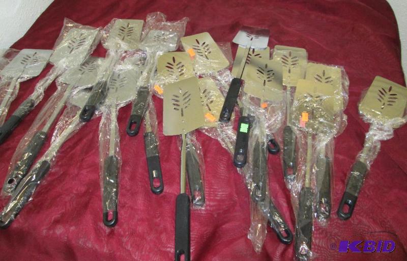 lot 54 image: Qty 19 Metal Spatula...