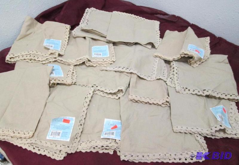 lot 72 image: Qty 14 Crochet trim napkin, 100% cotton...