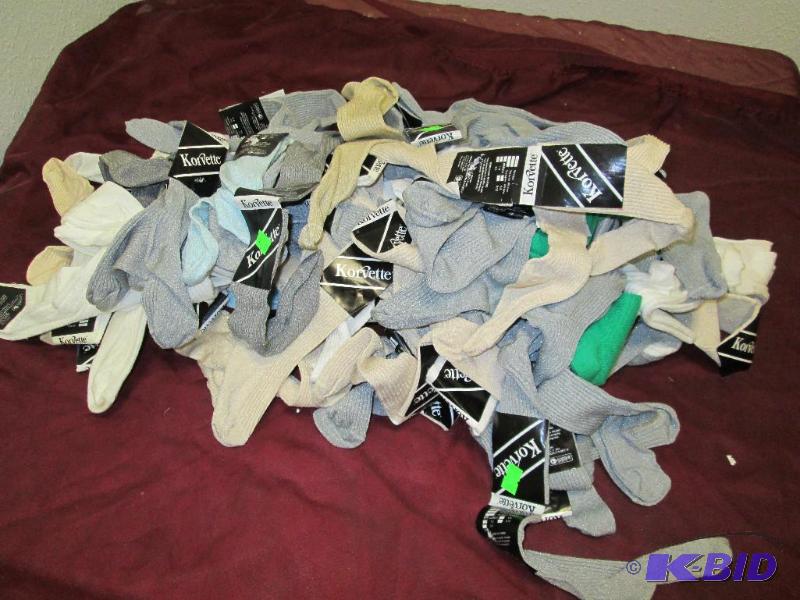 lot 91 image: Lot of assortment of Korvette socks...