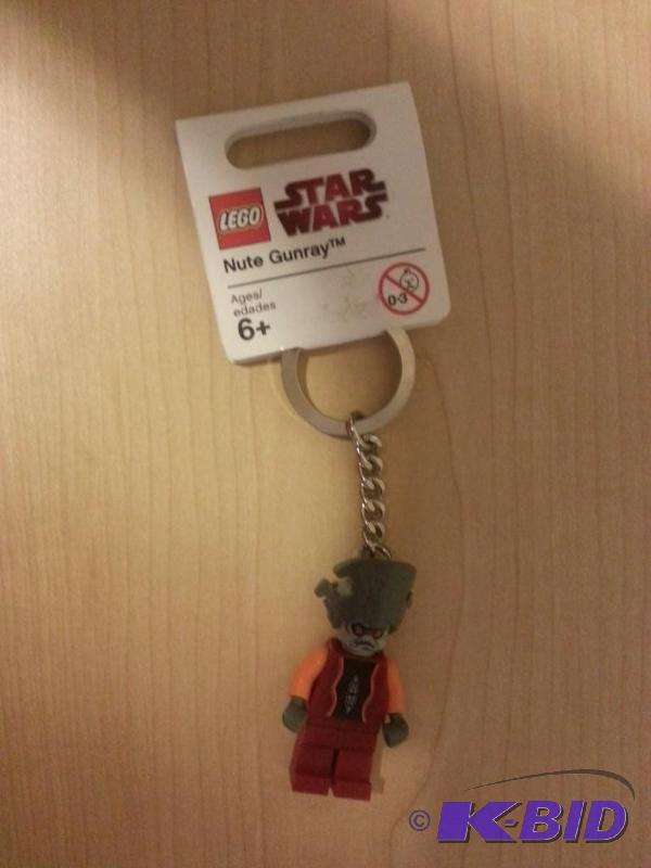 lot 17 image: Star Wars Lego Key-chain. Nute Gunray. Never ...