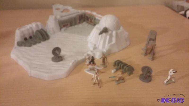 lot 189 image: Micro Machine Play set Echo Base. Open with a...
