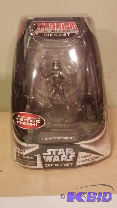 lot 27 image: Star Wars Titanium Limited Die-Cast with Vint...