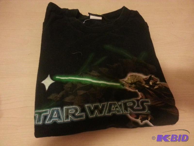 lot 78 image: Star Wars T-shirt. Size Youth XL. Has been wo...