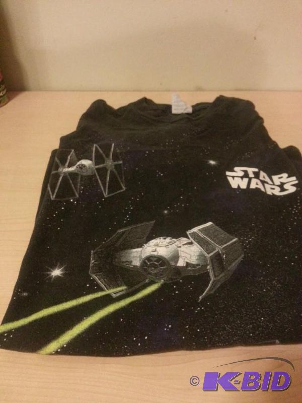 lot 82 image: Star Wars T-shirt. Size Adult XL. Darth Vader...