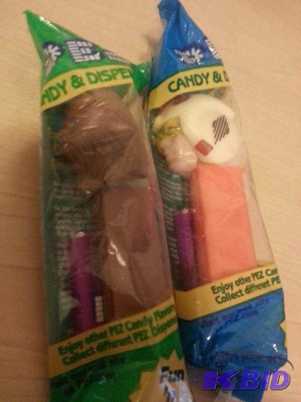 lot 94 image: Lot of 2 Star Wars Pez Dispensers in bag. Xwi...