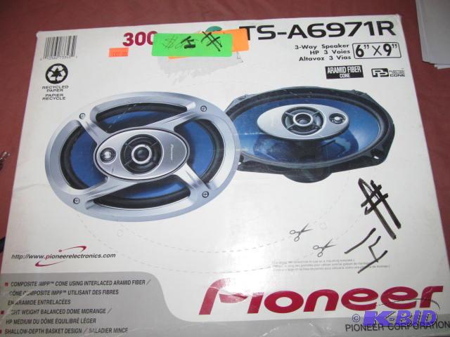lot 14 image: Brand new in box, Pioneer 3 way speaker 6 inc...