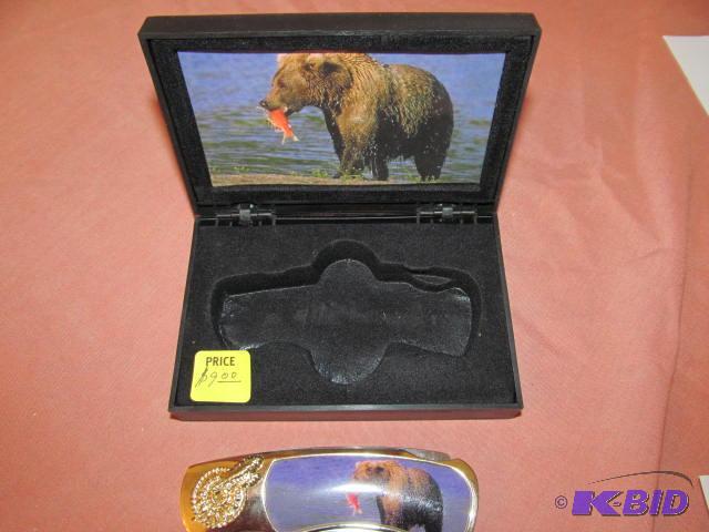 lot 17 image: Brand new in box, retractable pocket knife, p...