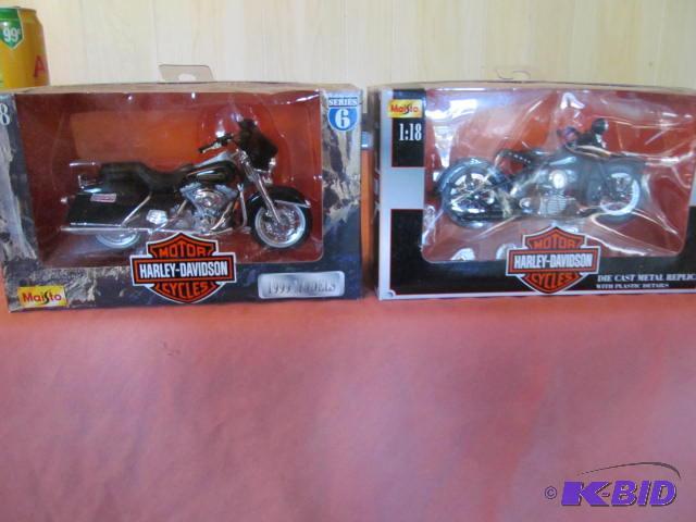 lot 79 image: New in box Die Cast Metal Replica with plasti...