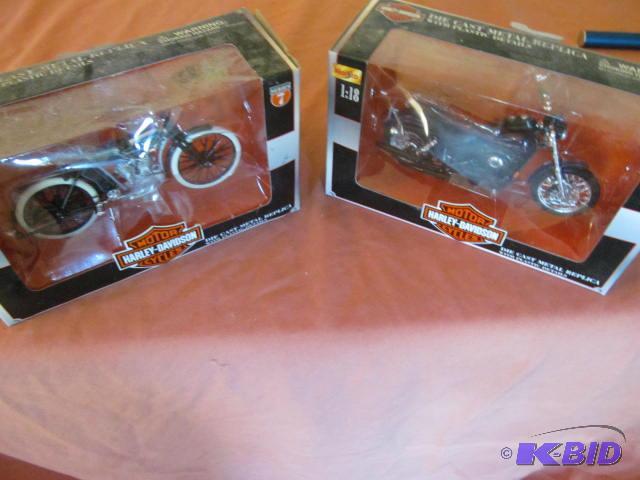 lot 80 image: New in box Die Cast Metal Replica with plasti...