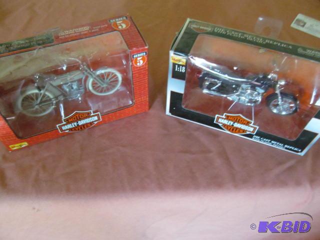 lot 82 image: New in box Die Cast Metal Replica with plasti...