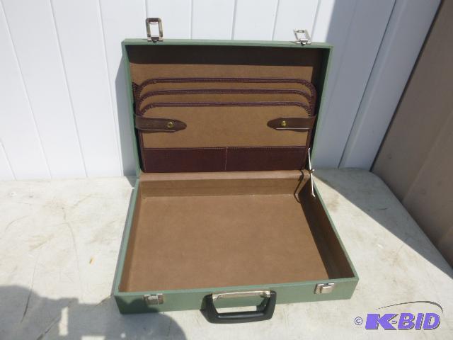 lot 109 image: Vintage Brief Case...