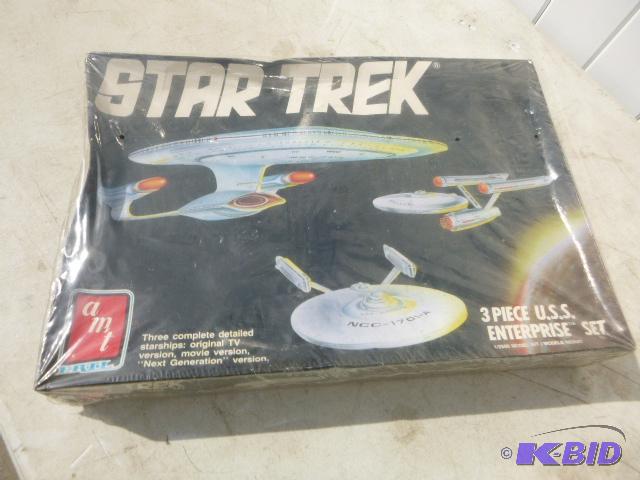 lot 141 image: Star Trek 3 Piece U.S.S. Enterprise Model Kit...