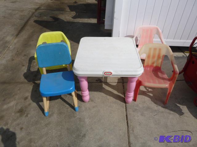 lot 18 image: Childs Table with 4 Chairs...