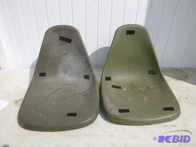 lot 19 image: 2 Plastic Boat Seats No bases....