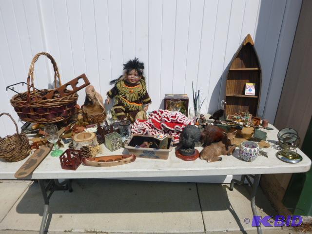 lot 33 image: Lot of Miscellaneous Home Decorations...