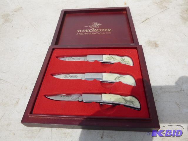 lot 42 image: 2006 Winchester Limited Edition Collector Kni...