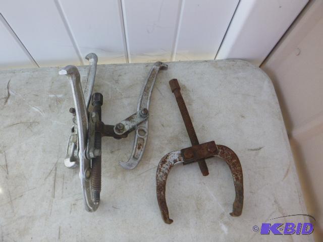 lot 81 image: 2 Gear Pullers...