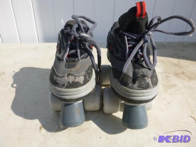 lot 9 image: Hot Wheels Roller Skates Size Youths 12...