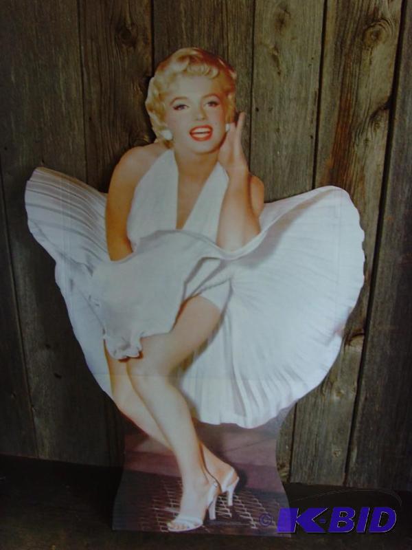 lot 1 image: Marilyn Monroe Cut-out & Picture