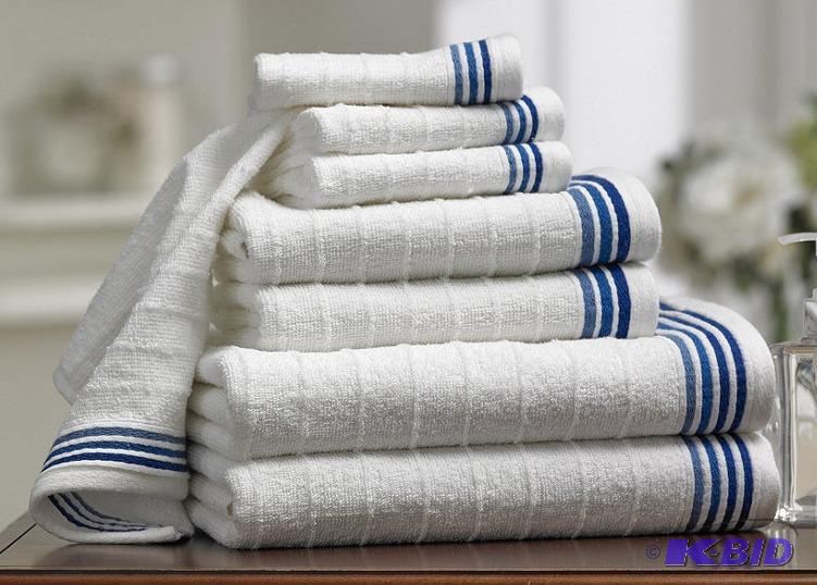 lot 107 image: McLeland Design Towel Set
