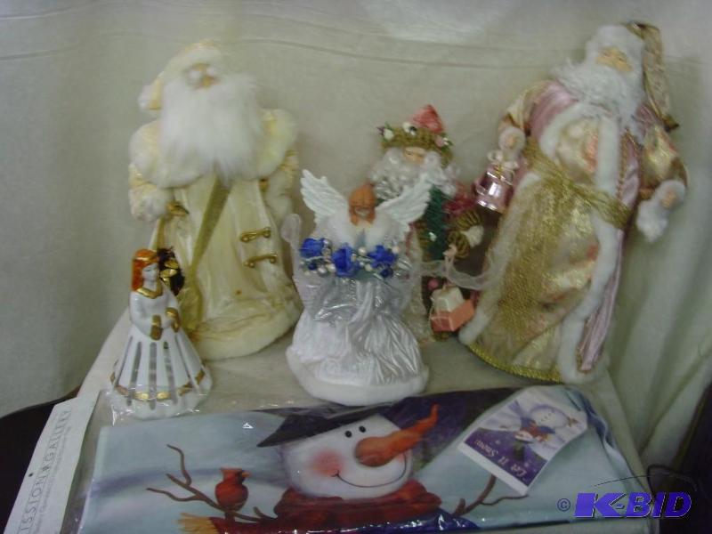 lot 137 image: Lot of Christmas Statues & Decor