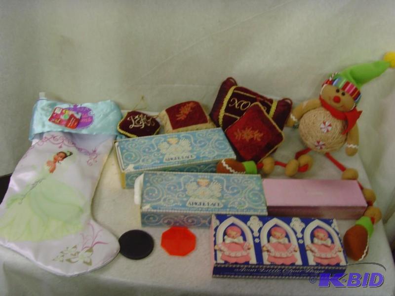 lot 140 image: Lot of Christmas Items