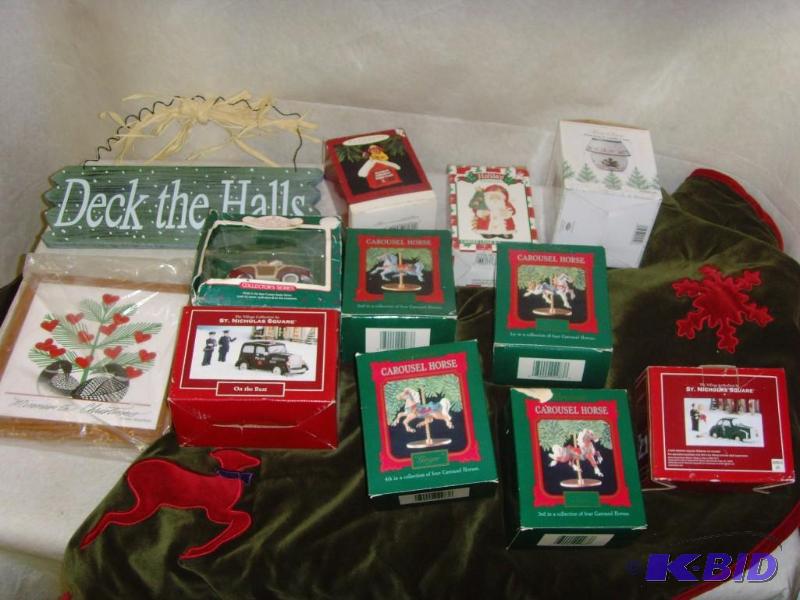 lot 141 image: Lot of Christmas Decor