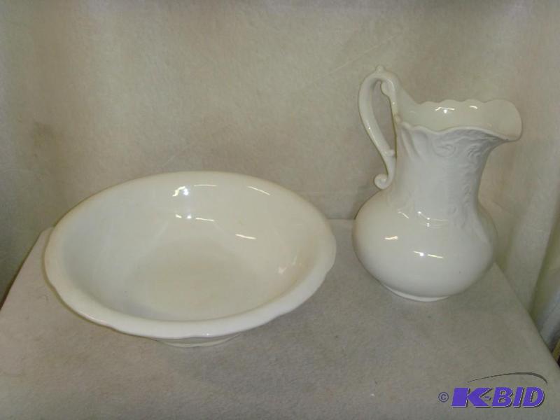 lot 146 image: Vintage Bath Bowl & Pitcher