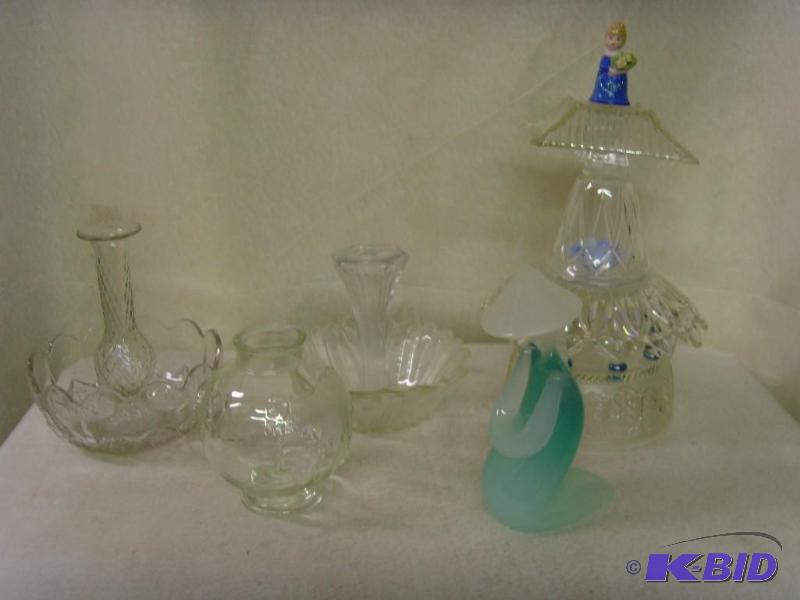 lot 45 image: Decorative Glassware
