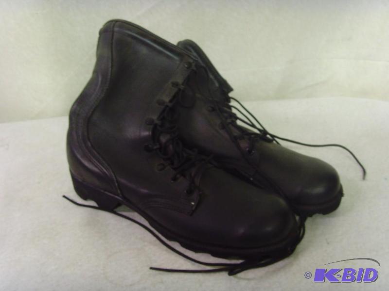 lot 29 image: Combat Boots
