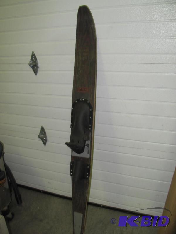 lot 68 image: Vintage COMPETITOR Wood Slalom Water Ski. Con...