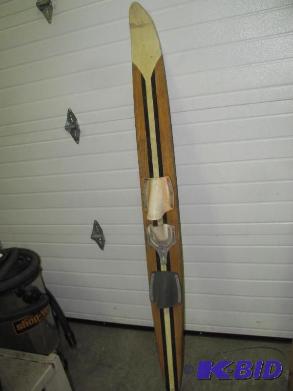 lot 70 image: Vintage Wood Slalom Water Ski. Condition as s...