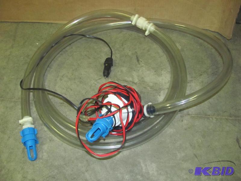 lot 72 image: Fat Sack Pump for wakeboarding. Works per con...