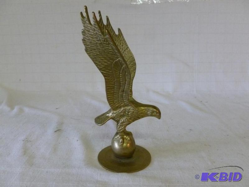 lot 101 image: Large vintage cast brass eagle decoration tha...