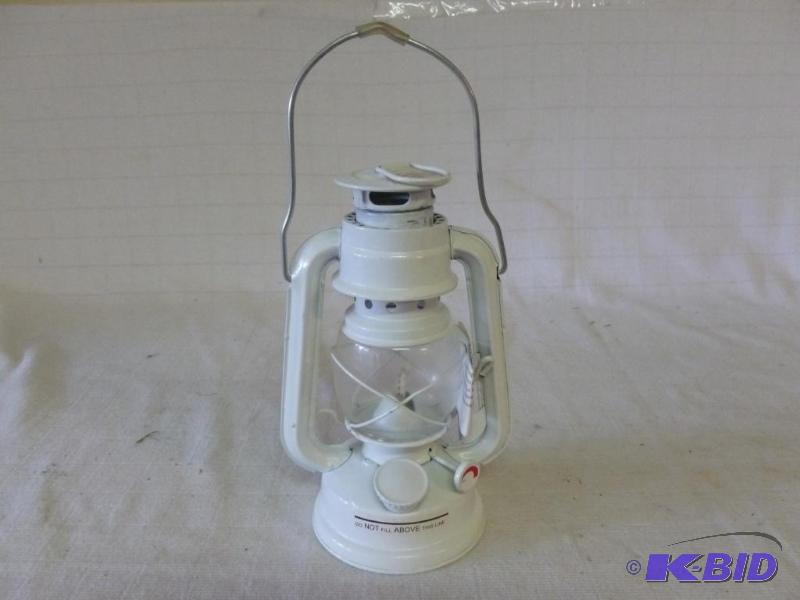 lot 104 image: Decorative oil barn lantern that measures 10 ...