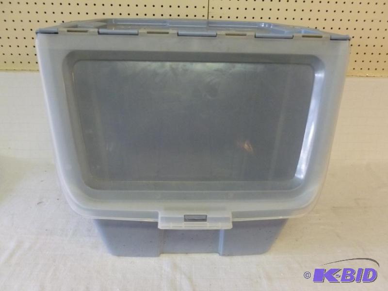 lot 116 image: Large Tucker plastic pet food storage box....